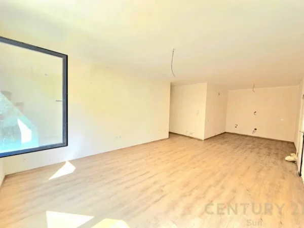 Tirane, shitet apartament 2+1+Aneks+Ballkon Kati 4, 200.000 € (Rr.e Elbasanit)