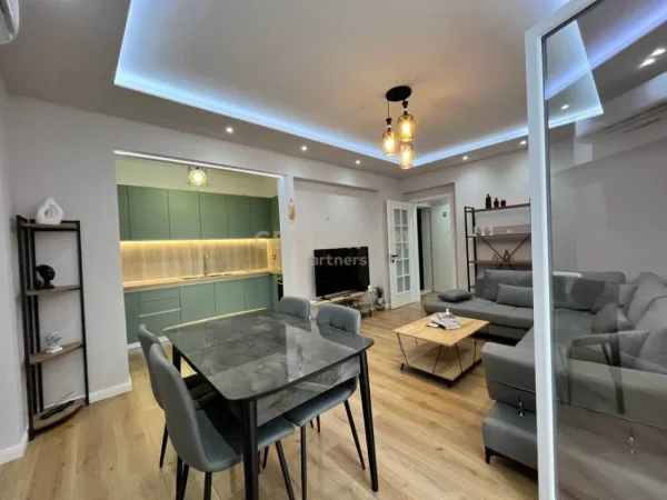 Tirane, jepet me qera apartament+verande | Penthouse 2+1 Kati 11, 950 € (Globe)