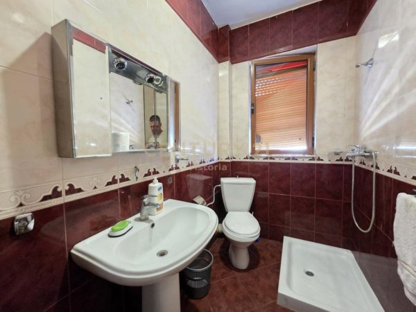 Tirane, jepet me qera apartament duplex Dublex Kati 5, 117 m² 650 € (Komuna Parisit)