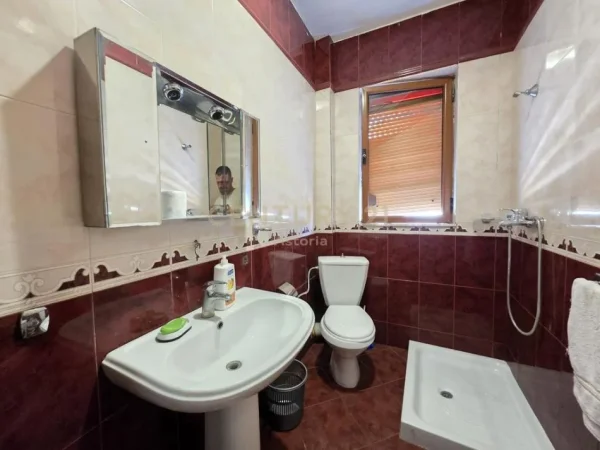 Tirane, jepet me qera apartament duplex Dublex Kati 5, 117 m² 650 € (Komuna Parisit)