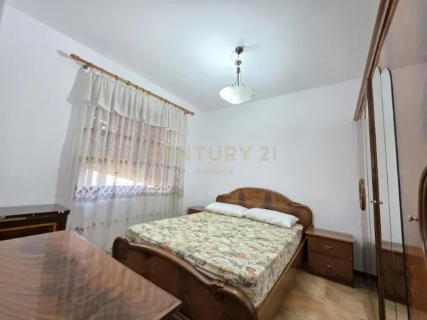 Tirane, jepet me qera apartament duplex Dublex Kati 5, 117 m² 650 € (Komuna Parisit)