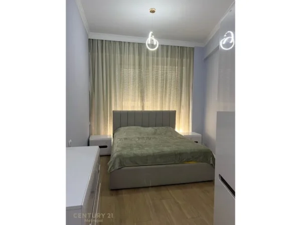 Tirane, jepet me qera apartament 2+1+Aneks+Ballkon Kati 4, 100 m² 750 € (Bulevardi i Ri)