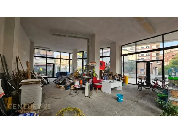 Tirane, shitet ambjent biznesi Kati 0, 300 m² 930.000 € (Rr.e Kavajes)