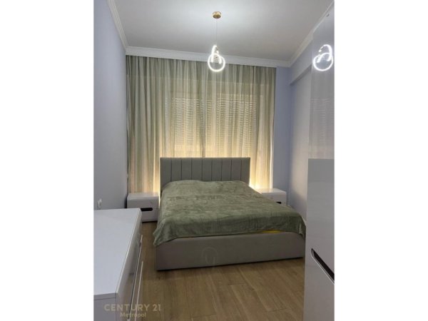 Tirane, jepet me qera apartament 2+1+Aneks+Ballkon Kati 4, 100 m² 750 € (Bulevardi i Ri)