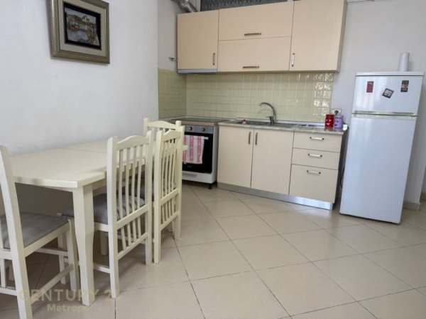 Tirane, jepet me qera apartament 2+1 Kati 3, 85 m² 600 € (Prane 21 Dhjetorit & Ring Center)