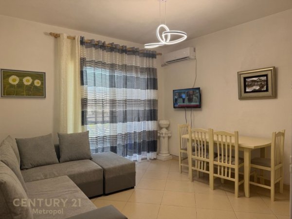 Tirane, jepet me qera apartament 2+1 Kati 3, 85 m² 600 € (Prane 21 Dhjetorit & Ring Center)