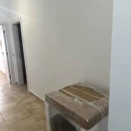 Tirane, jepet me qera apartament 3+1+Ballkon Kati 3, 95 m² 750 € 