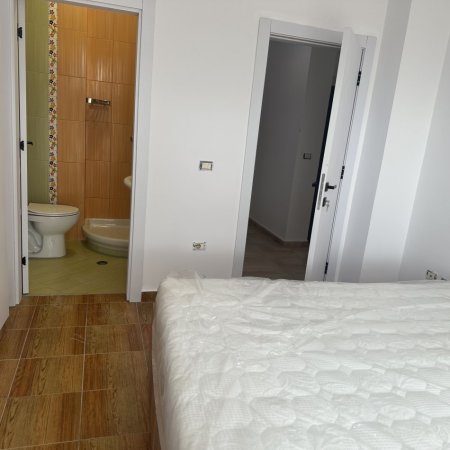 Tirane, jepet me qera apartament 3+1+Ballkon Kati 3, 95 m² 750 € 