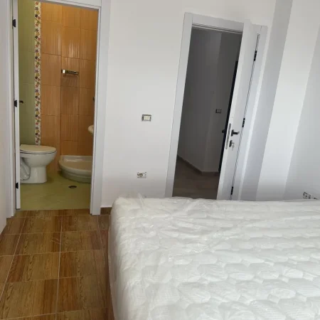 Tirane, jepet me qera apartament 3+1+Ballkon Kati 3, 95 m² 750 € 