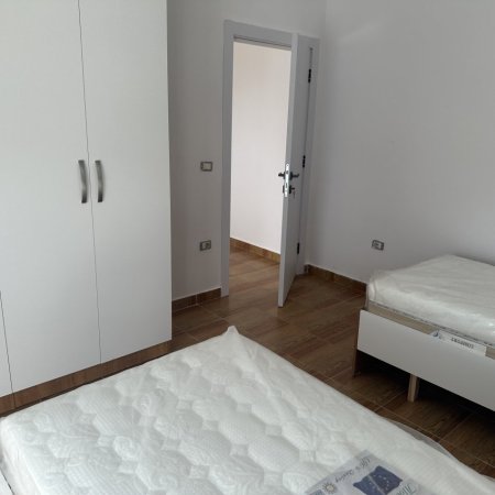 Tirane, jepet me qera apartament 3+1+Ballkon Kati 3, 95 m² 750 € 
