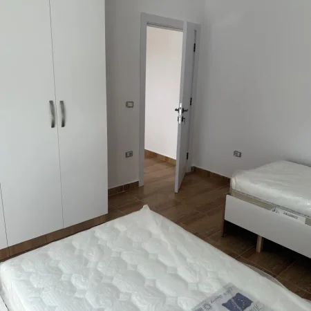 Tirane, jepet me qera apartament 3+1+Ballkon Kati 3, 95 m² 750 € 