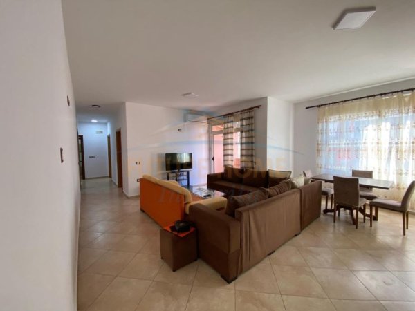 Tirane, jepet me qera apartament 3+1+Ballkon Kati 2, 95 m² 500 € (Fresku)