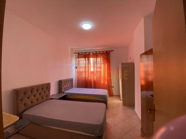 Tirane, jepet me qera apartament 3+1+Ballkon Kati 2, 95 m² 500 € (Fresku)