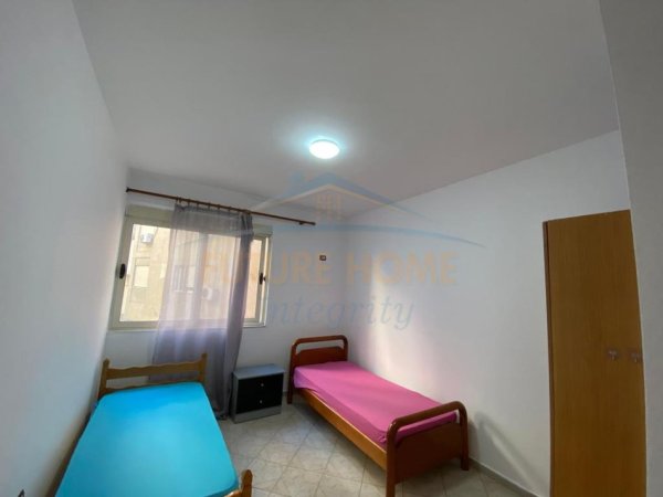 Tirane, jepet me qera apartament 3+1+Ballkon Kati 2, 95 m² 500 € (Fresku)