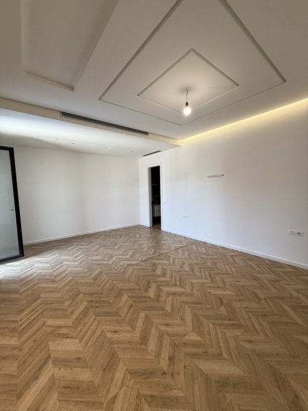 Tirane, jap me qera zyre Kati 8, 300 m² 2.500 € 