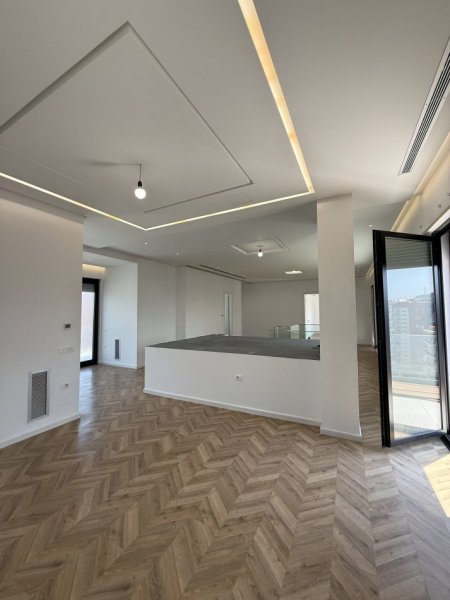 Tirane, jap me qera zyre Kati 8, 300 m² 2.500 € 