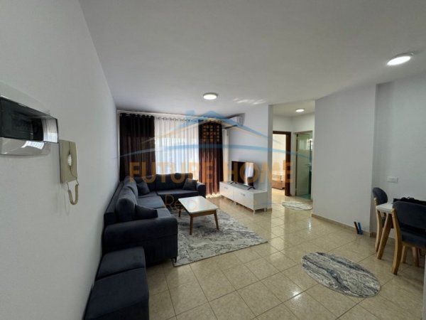 Tirane, jap me qera apartament 2+1+Ballkon Kati 4, 74 m² 800 € (Rruga Ali Riza Kolonja)