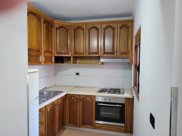 Tirane, jepet me qera apartament 1+1 Kati 1, 75 m² 350 € (SELITE)
