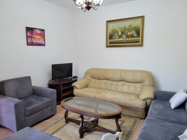 Tirane, jepet me qera apartament 1+1 Kati 1, 75 m² 350 € (SELITE)