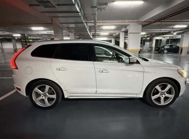 Tirane, shitet SUV | Xhip Volvo XC60 Benzin+Gaz, e bardhë automatik Klima 310.000 km 9.800 €