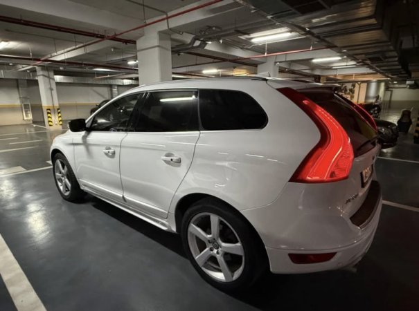 Tirane, shitet SUV | Xhip Volvo XC60 Benzin+Gaz, e bardhë automatik Klima 310.000 km 9.800 €