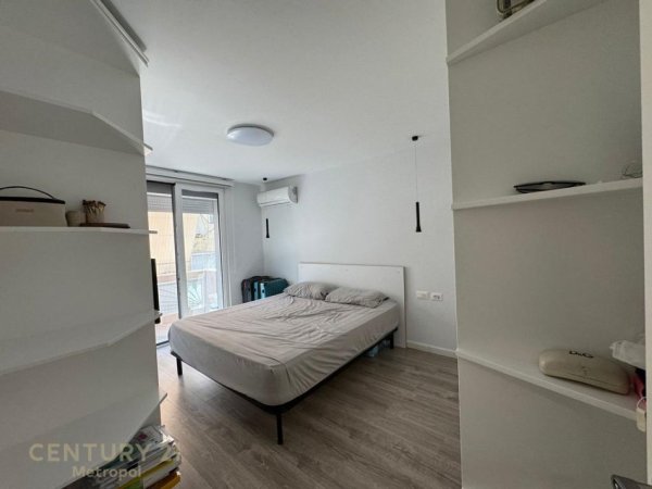 Tirane, jepet me qera apartament 2+1 Kati 3, 90 m² 1.100 € (Bllok)