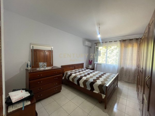 Tirane, shitet apartament 2+1+Aneks+Ballkon Kati 1, 108 m² 189.000 € (Laprake)