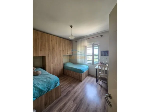 Tirane, shitet apartament 2+1+Ballkon Kati 6, 95 m² 170.000 € (Laprak)