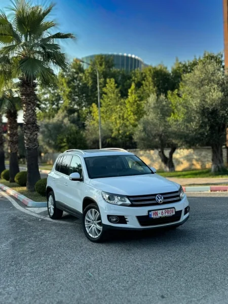 Tirane, jap me qera SUV | Fuoristrad | xhip Volkswagen Tiguan Nafte, e bardhë automatik Klima 150.000 km 45 €