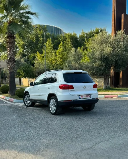 Tirane, jap me qera SUV | Fuoristrad | xhip Volkswagen Tiguan Nafte, e bardhë automatik Klima 150.000 km 45 €