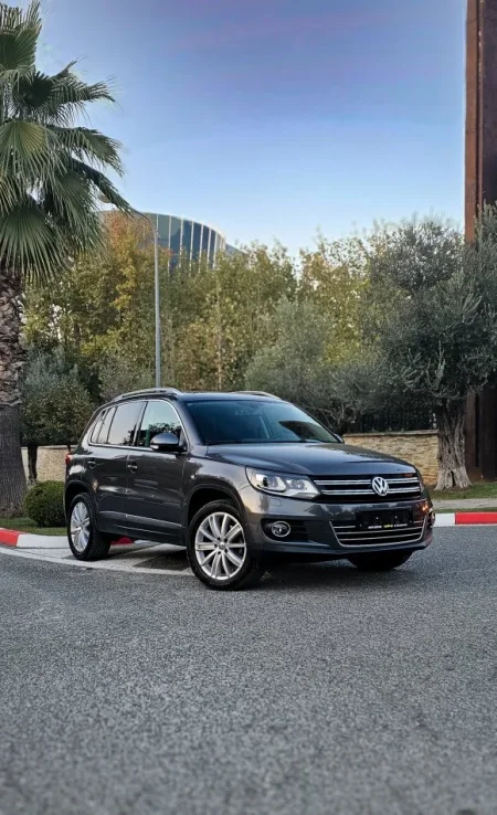 Tirane, jap me qera SUV | Fuoristrad | xhip Volkswagen Tiguan Nafte, gri e erret automatik Klima 140.000 km 45 €