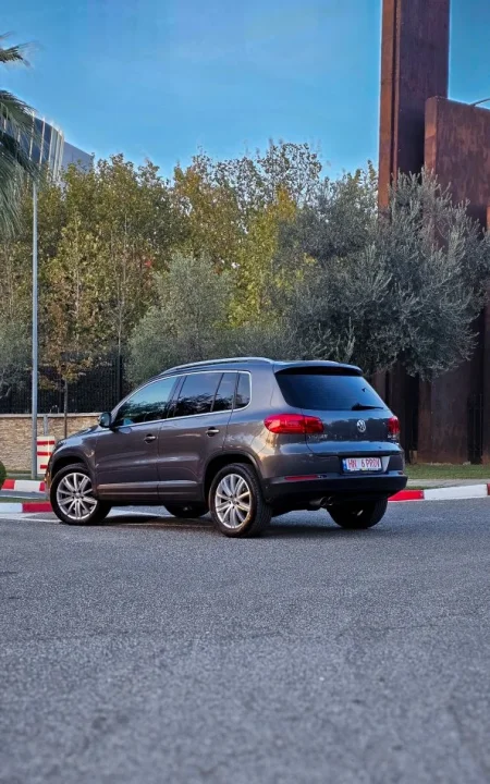 Tirane, jap me qera SUV | Fuoristrad | xhip Volkswagen Tiguan Nafte, gri e erret automatik Klima 140.000 km 45 €
