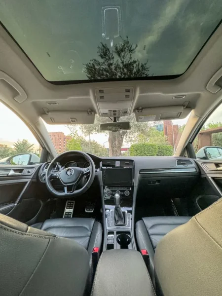 Tirane, jap me qera makine Volkswagen Golf 7 Nafte, e bardhë automatik Klima 110.000 km 45 €