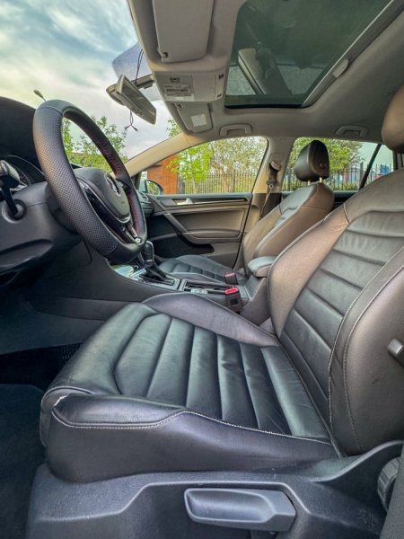 Tirane, jap me qera makine Volkswagen Golf 7 Nafte, e bardhë automatik Klima 110.000 km 45 €