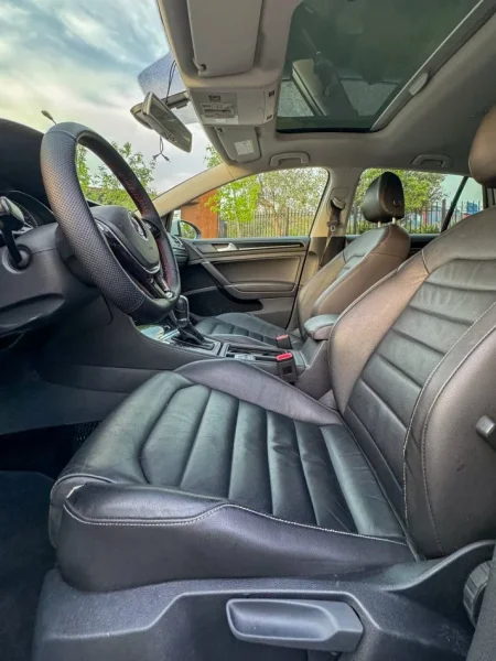 Tirane, jap me qera makine Volkswagen Golf 7 Nafte, e bardhë automatik Klima 110.000 km 45 €