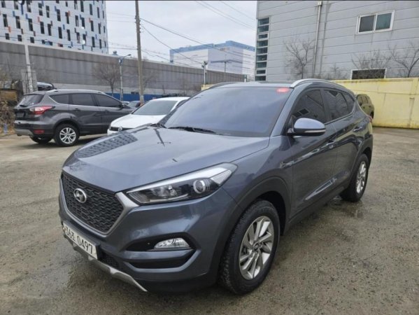 Vlore, shitet SUV | Xhip Hyundai Tucson 1.7 Nafte Nafte, gri metalizato automatik Klima 170.000 km 11.000 €