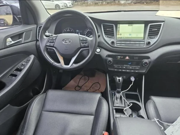 Vlore, shitet SUV | Xhip Hyundai Tucson 1.7 Nafte Nafte, gri metalizato automatik Klima 170.000 km 11.000 €