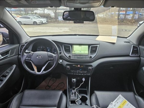 Vlore, shitet SUV | Xhip Hyundai Tucson 1.7 Nafte Nafte, gri metalizato automatik Klima 170.000 km 12.000 €