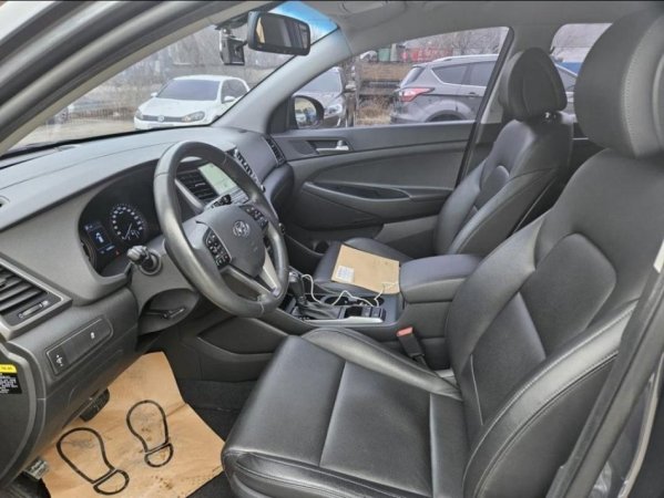 Vlore, shitet SUV | Xhip Hyundai Tucson 1.7 Nafte Nafte, gri metalizato automatik Klima 170.000 km 12.000 €