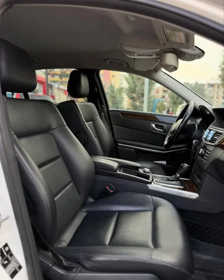 Tirane, jap me qera makine Mercedes-Benz E Class Nafte, e bardhë automatik Klima 200.000 km 40 €