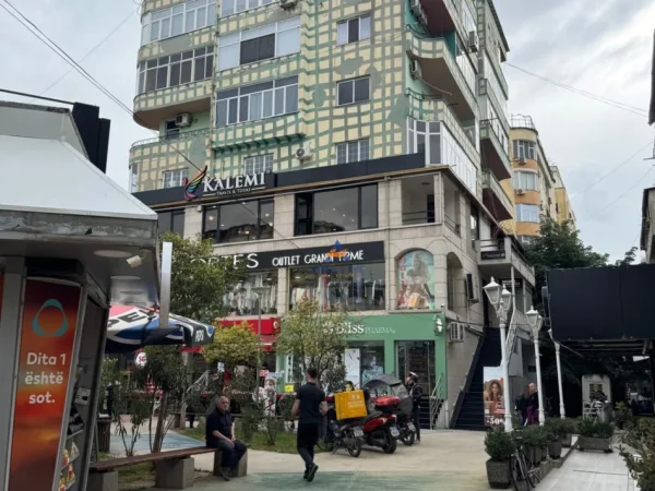 Tirane, jepet me qera ambjent biznesi Kati 4, 178 m² 1.700 € (TEK SHESHI WILLSON)