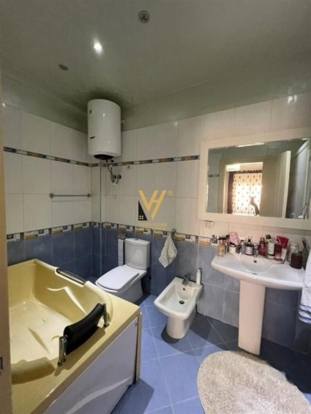 Tirane, shitet apartament 2+1+Ballkon Kati 3, 119 m² 300.000 € (DELIJORGJI)