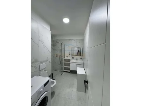 Tirane, jepet me qera apartament 2+1 Kati 11, 90 m² 850 € (Rruga e Kavajes)
