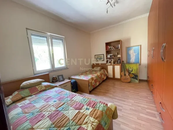 Tirane, shitet apartament 4+1+Aneks+Ballkon Kati 0, 167 m² 280.000 € (Neom120527)