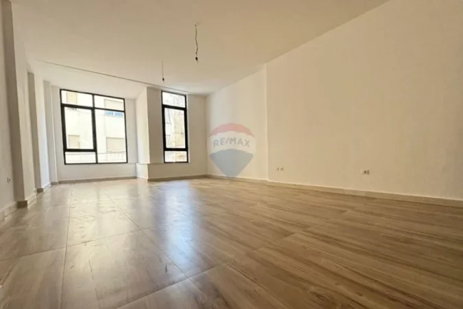 Tirane, jepet me qera ambjent biznesi , 82 m² 1.500 € (Rruga Mine Peza, ID: 530391026-16)