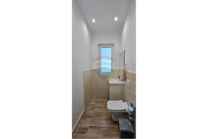 Tirane, shitet Vile 4+1+Ballkon , 800.000 € 