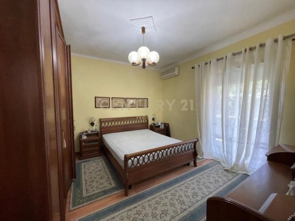 Tirane, shes apartament 2+1 Kati 1, 167 m² 280.000 € (Selite)