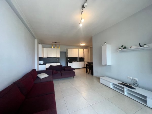 Tirane, jepet me qera apartament 2+1+Ballkon Kati 3, 118 m² 600 € (Kinostudio)