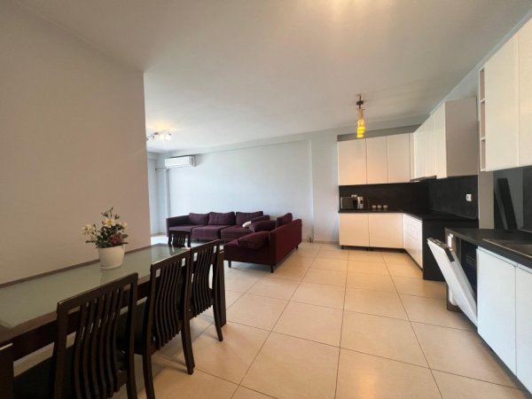 Tirane, jepet me qera apartament 2+1+Ballkon Kati 3, 118 m² 600 € (Kinostudio)