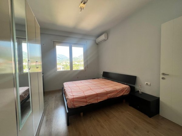 Tirane, jepet me qera apartament 2+1+Ballkon Kati 3, 118 m² 600 € (Kinostudio)